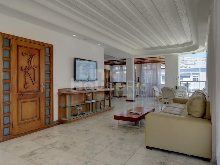 Linda Cobertura Lineal com Jacuzzi e Vista Mar em Copacabana