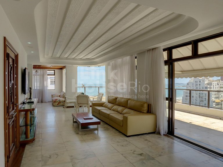 Linda Cobertura Lineal com Jacuzzi e Vista Mar em Copacabana