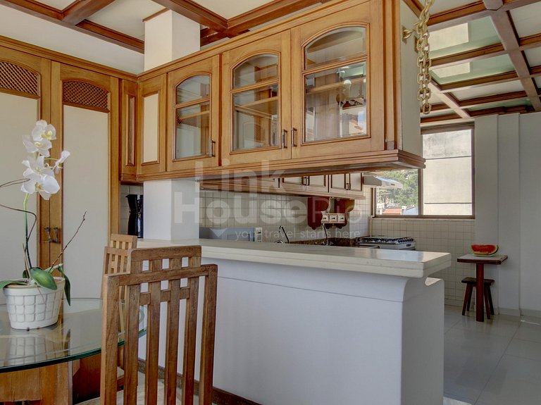 Linda Cobertura Lineal com Jacuzzi e Vista Mar em Copacabana