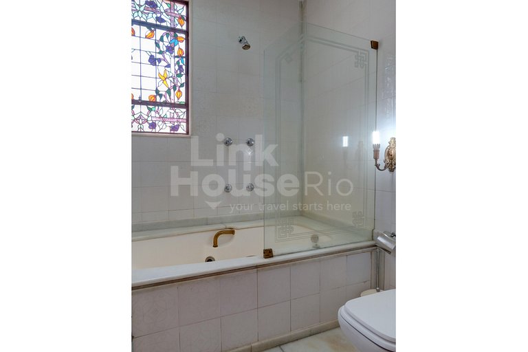 Linda Cobertura Lineal com Jacuzzi e Vista Mar em Copacabana