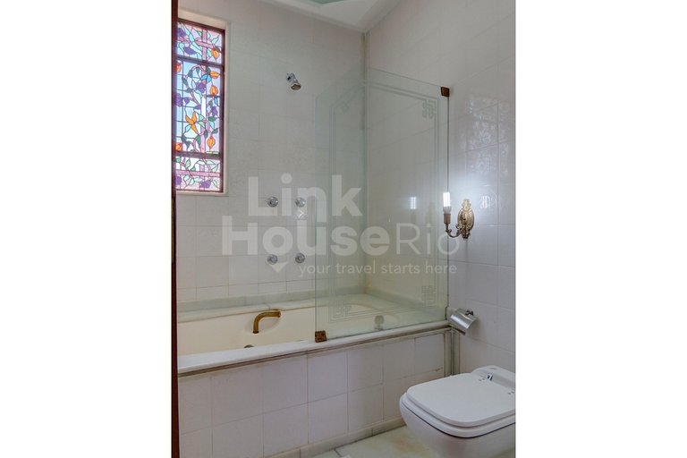 Linda Cobertura Lineal com Jacuzzi e Vista Mar em Copacabana