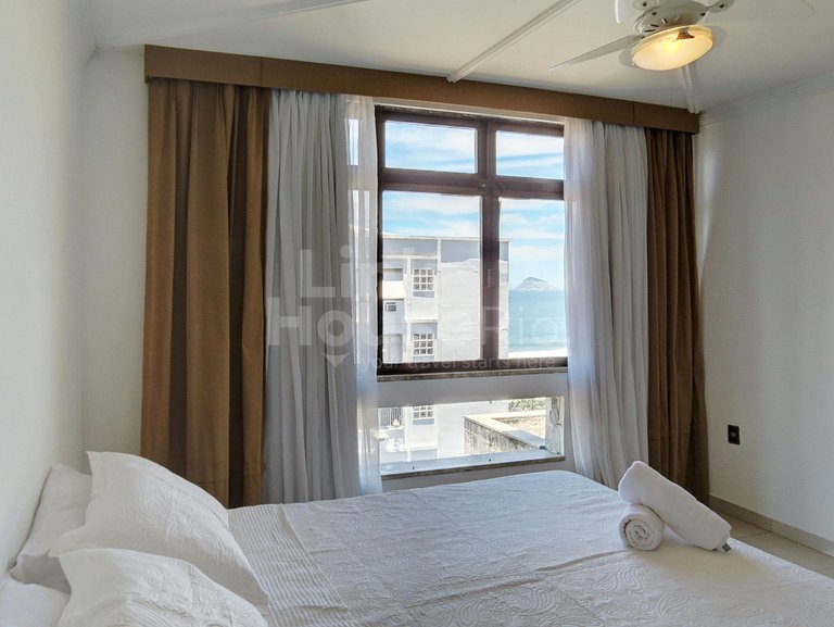 Linda Cobertura Lineal com Jacuzzi e Vista Mar em Copacabana