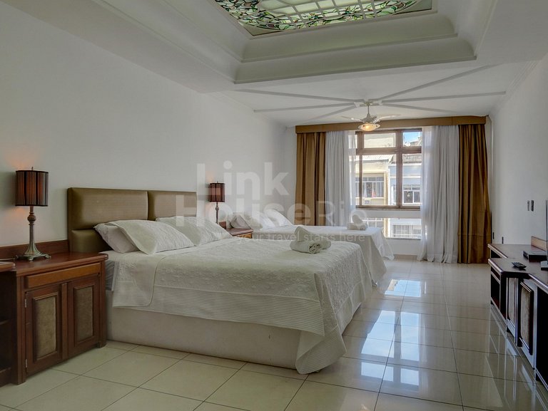 Linda Cobertura Lineal com Jacuzzi e Vista Mar em Copacabana