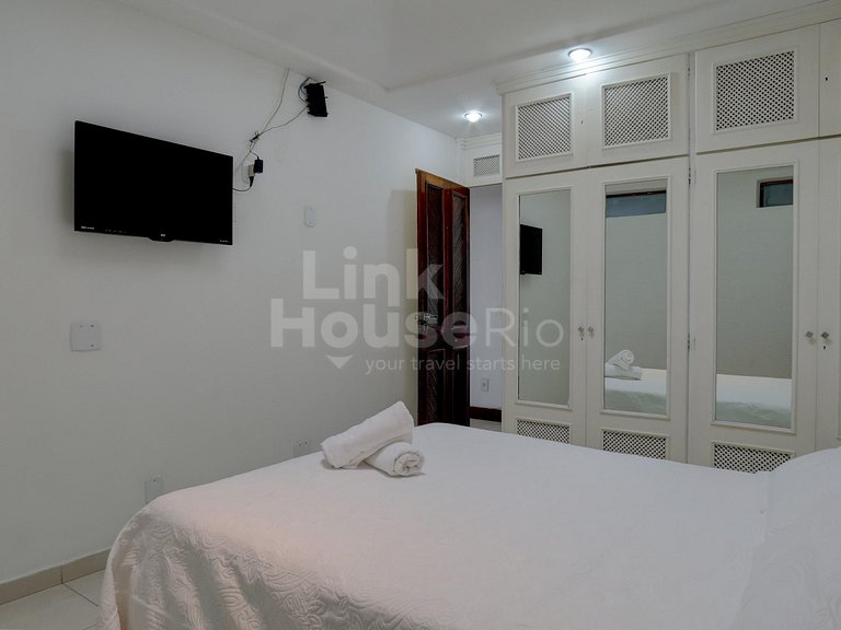 Linda Cobertura Lineal com Jacuzzi e Vista Mar em Copacabana