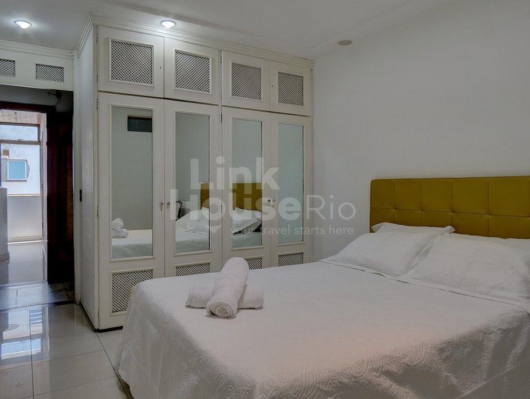 Linda Cobertura Lineal com Jacuzzi e Vista Mar em Copacabana