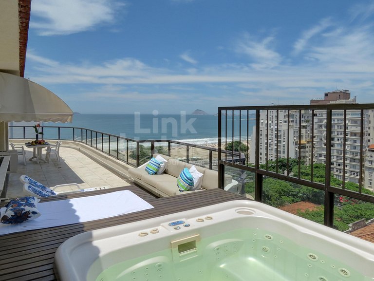 Linda Cobertura Lineal com Jacuzzi e Vista Mar em Copacabana