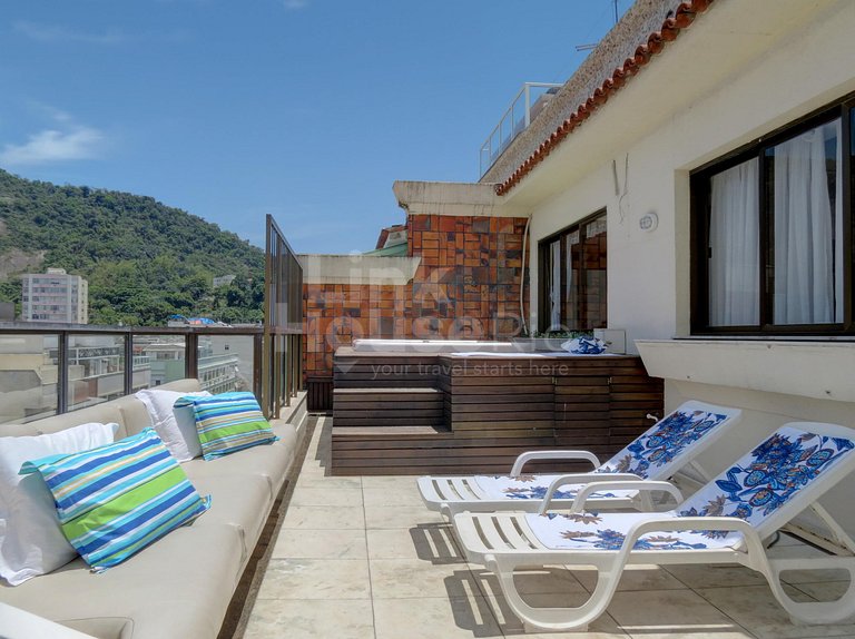Linda Cobertura Lineal com Jacuzzi e Vista Mar em Copacabana