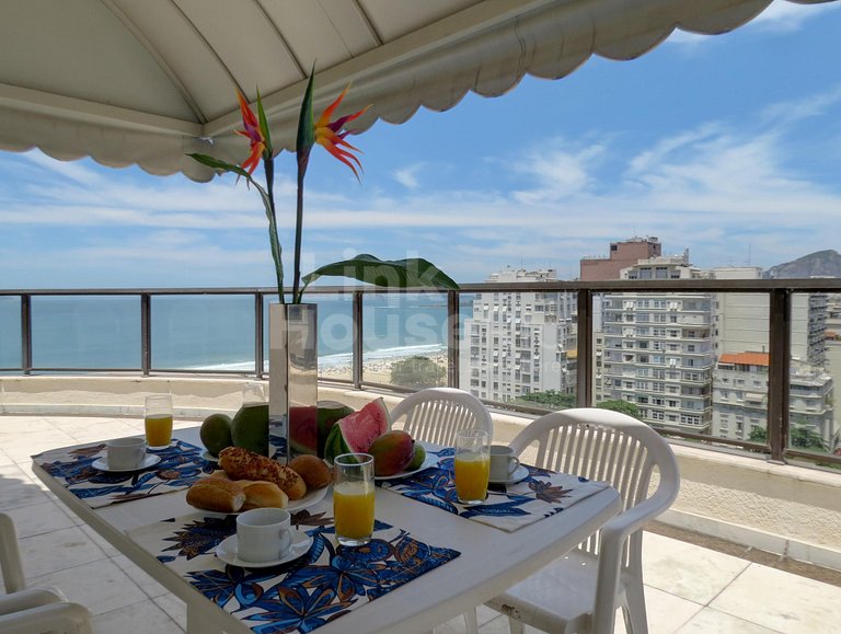 Linda Cobertura Lineal com Jacuzzi e Vista Mar em Copacabana