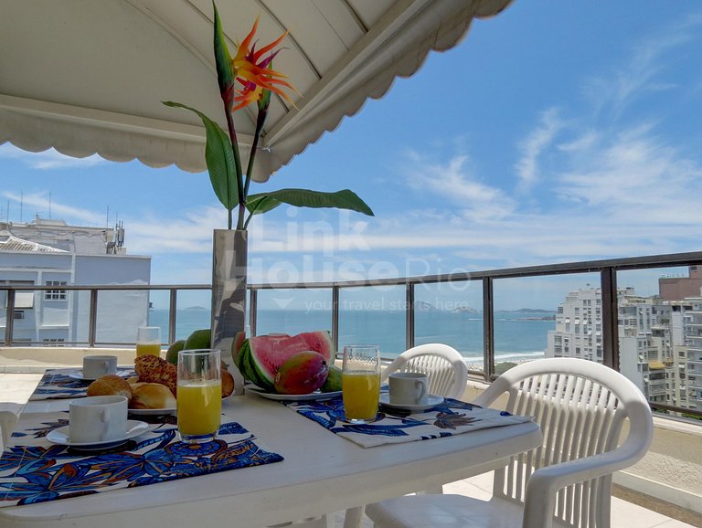 Linda Cobertura Lineal com Jacuzzi e Vista Mar em Copacabana