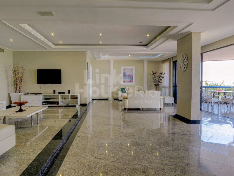 Apartamento Gigante com Varandão Frontal Mar no Melhor Ponto