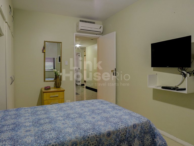 Apartamento Gigante com Varandão Frontal Mar no Melhor Ponto