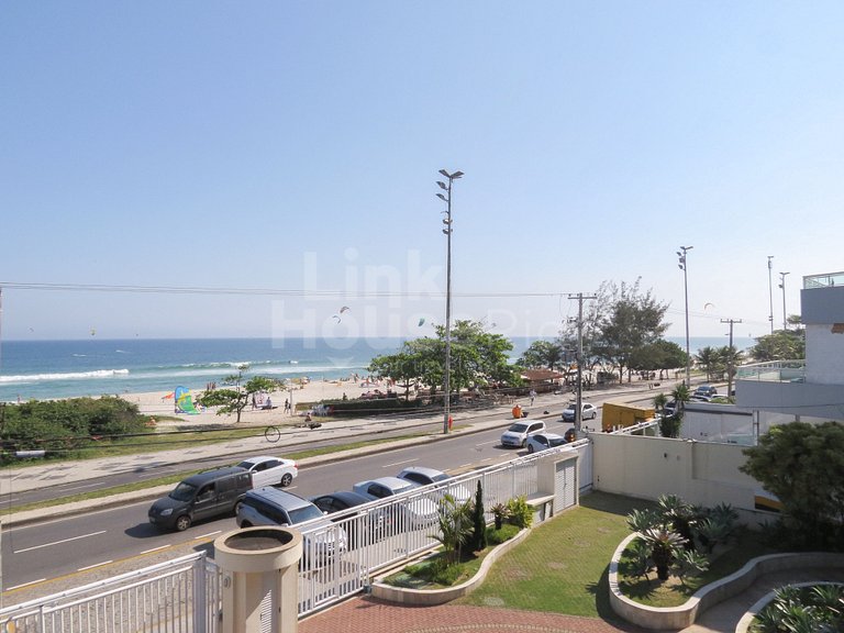 Seu Lar Frontal Mar na Charmosa Praia do Pepê B11-003