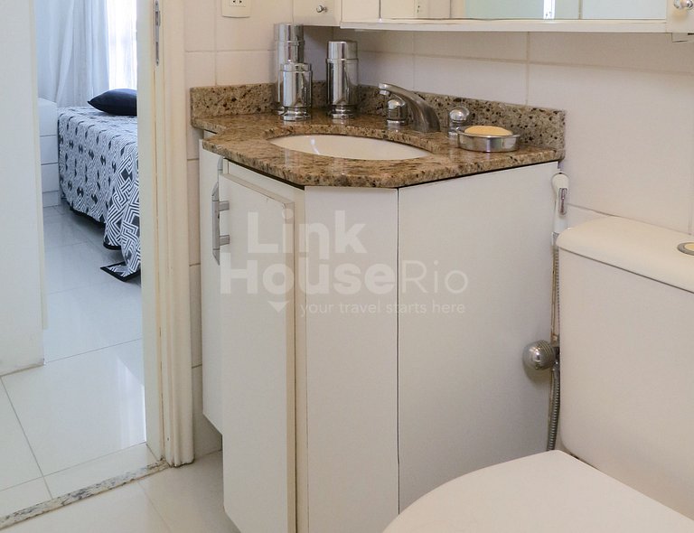 Front Beach Boutique 2-Suites in Barra B11-003