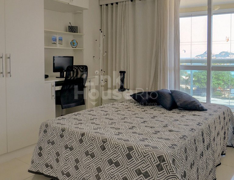 Front Beach Boutique 2-Suites in Barra B11-003