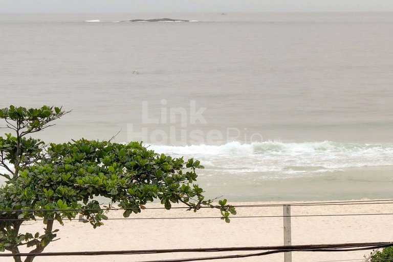 Seu Lar Frontal Mar na Charmosa Praia do Pepê B11-003