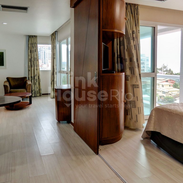 Linkhouse Rio: SEU FLAT COM VARANDA E VISTA NA QUADRA DA PRA