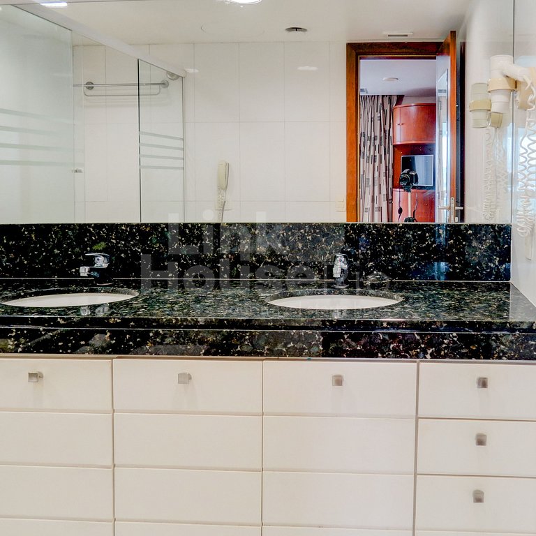 Linkhouse Rio: SEU FLAT COM VARANDA E VISTA NA QUADRA DA PRA