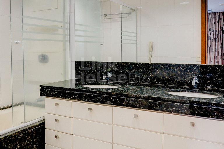 Linkhouse Rio: SEU FLAT COM VARANDA E VISTA NA QUADRA DA PRA