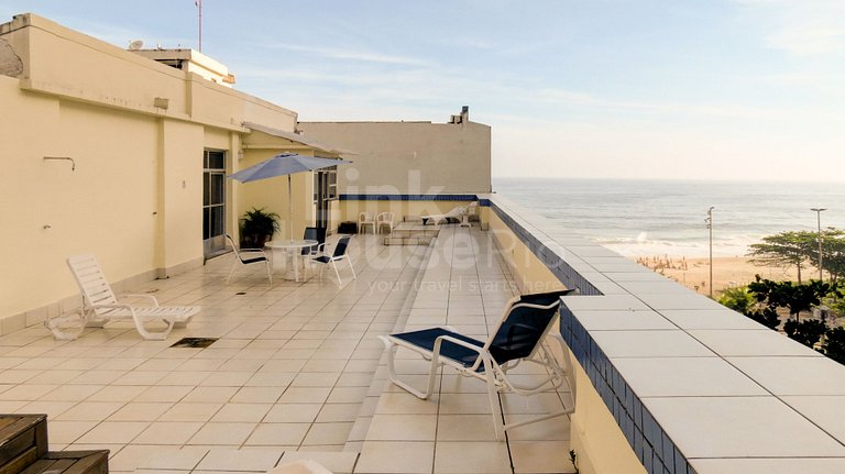 Cobertura Gigante com Piscina e Vista Mar em Ipanema Y1-0036
