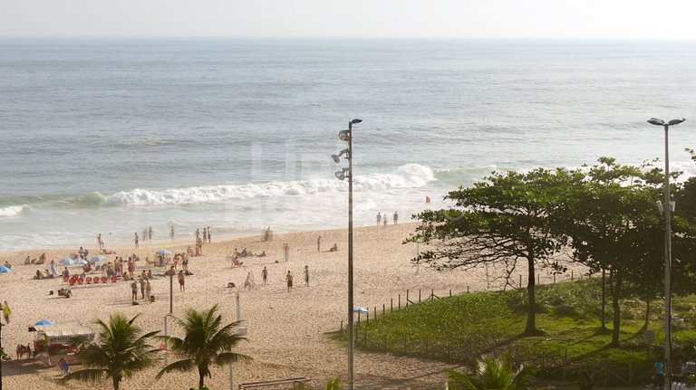 Cobertura Gigante com Piscina e Vista Mar em Ipanema Y1-0036