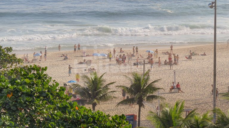 Cobertura Gigante com Piscina e Vista Mar em Ipanema Y1-0036