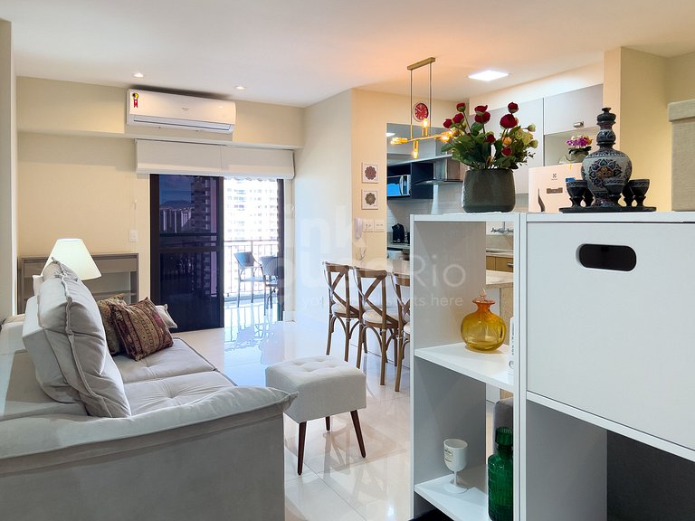 Lindo Flat com Varanda e Vista Panorâmica no Coração da Barr