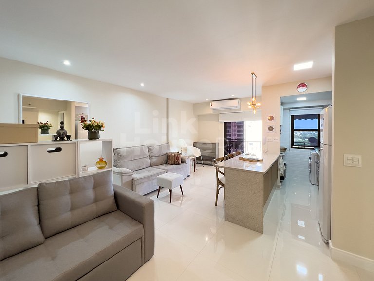 Lindo Flat com Varanda e Vista Panorâmica no Coração da Barr