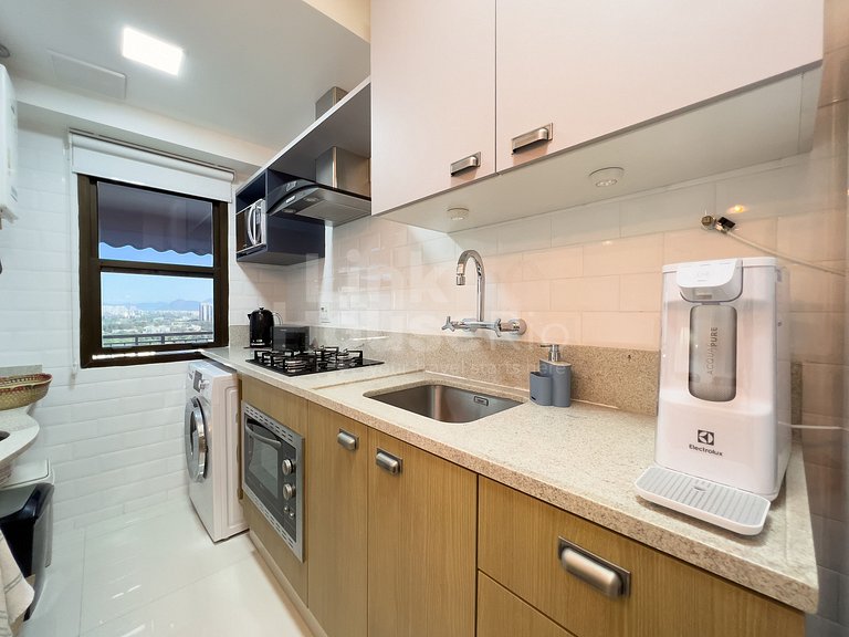 Lindo Flat com Varanda e Vista Panorâmica no Coração da Barr