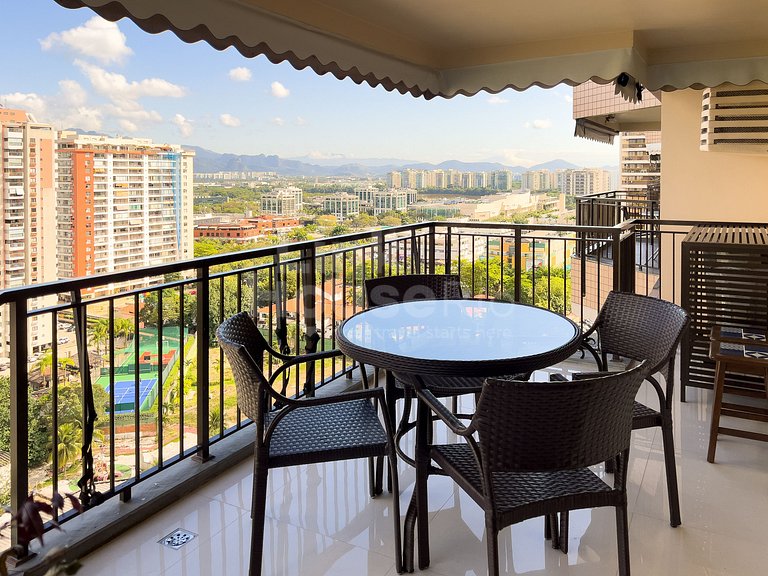 Lindo Flat com Varanda e Vista Panorâmica no Coração da Barr