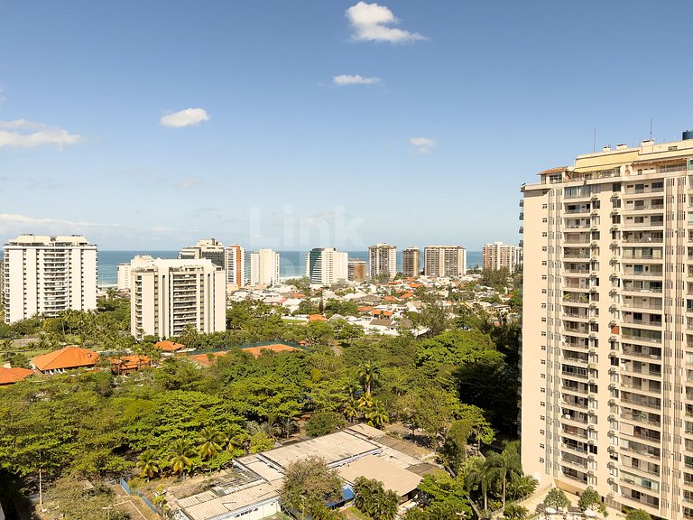 Lindo Flat com Varanda e Vista Panorâmica no Coração da Barr