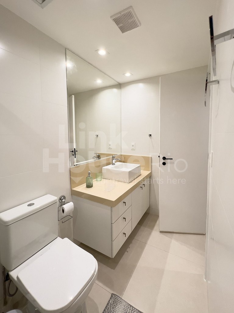 Lindo Flat com Varanda e Vista Panorâmica no Coração da Barr