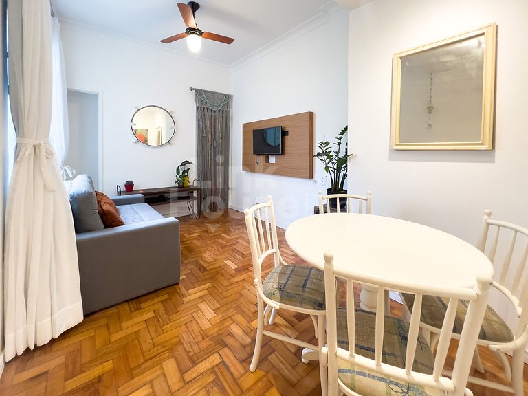 Apartamento Lindo e Confortável de Lado à Praia de Copacaban