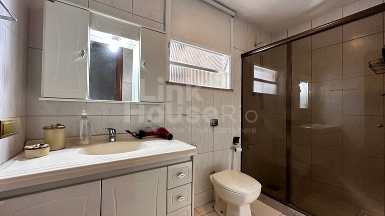 Apartamento Espaçoso a 1 quadra da praia B2-001